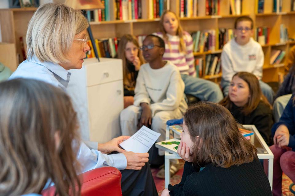 Rector Severine Vermeire in Kringwinkel Leuven