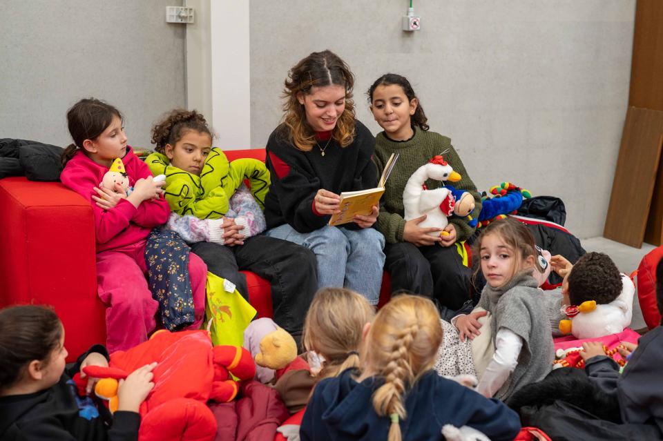 Imane Boudadi in Kringwinkel Vilvoorde - © Kringwinkel Vilvoorde